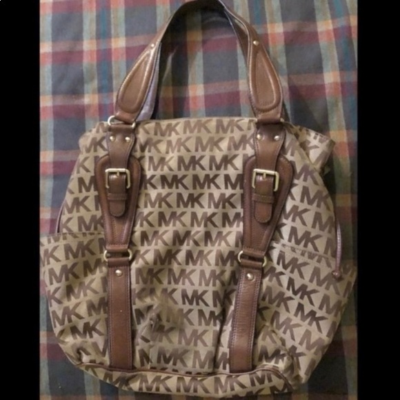 Michael kors authentic handbag - Picture 3 of 12